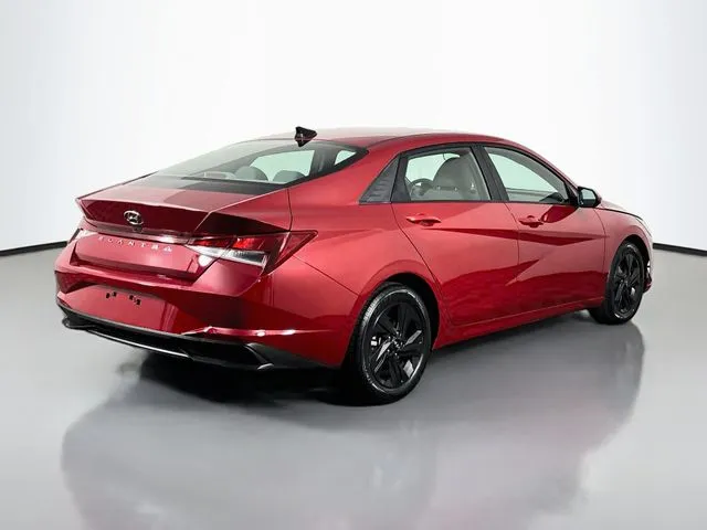 Hyundai Elantra photo 6