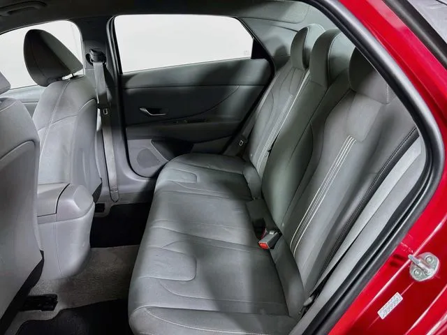 Hyundai Elantra photo 18