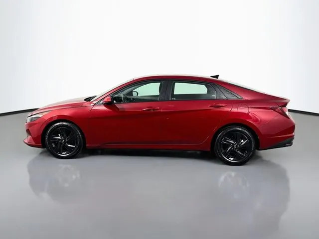 Hyundai Elantra photo 2