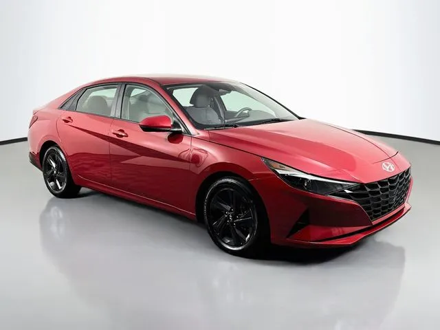 Hyundai Elantra photo 4