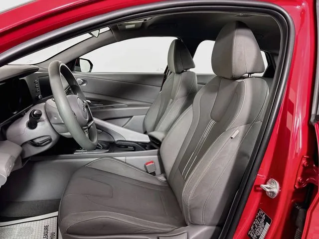 Hyundai Elantra photo 15