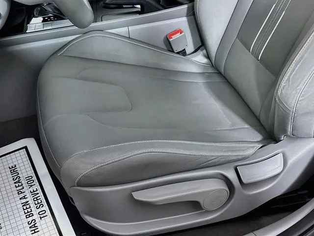 Hyundai Elantra photo 16