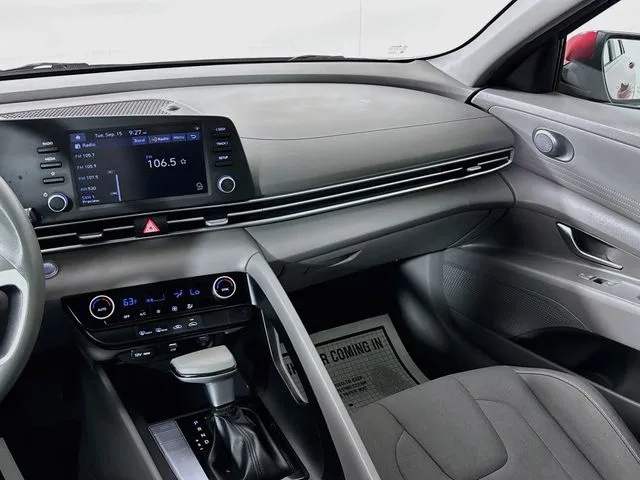 Hyundai Elantra photo 13