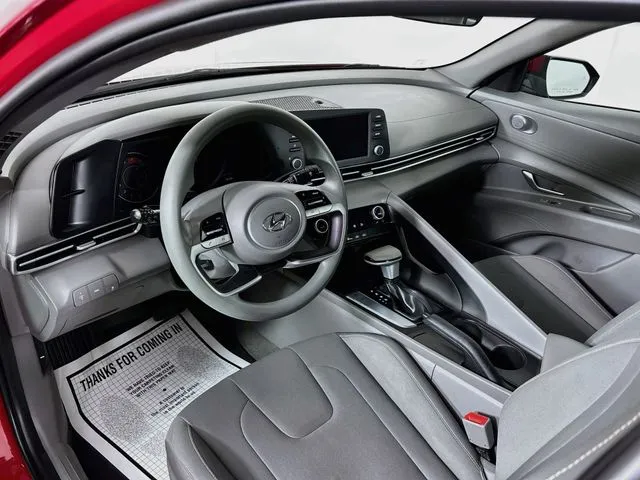 Hyundai Elantra photo 9