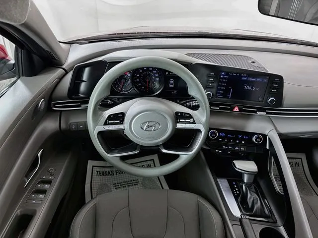 Hyundai Elantra photo 10