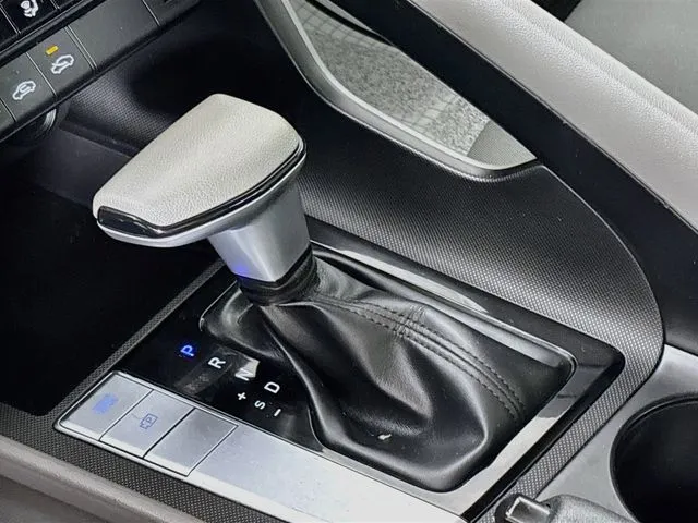 Hyundai Elantra photo 24