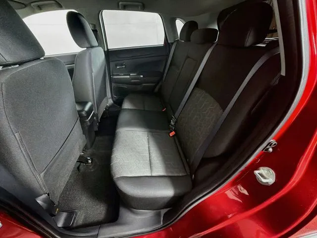 Mitsubishi Outlander Sport photo 18