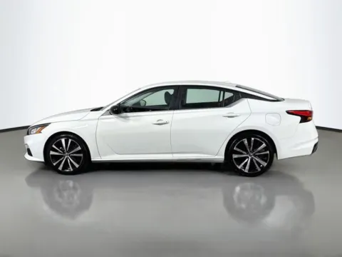 Photos of 2022 Nissan Altima 2.5 SR for sale in Bel Air, MD at Superior Motor Company
