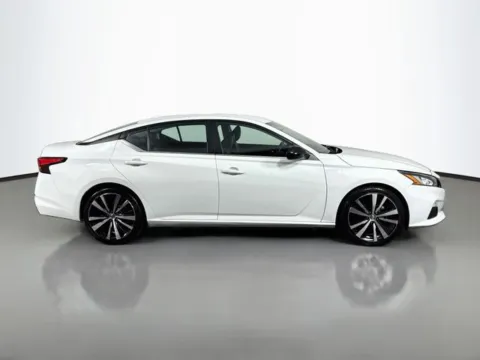 More photos of 2022 Nissan Altima 2.5 SR at Superior Motor Company, MD