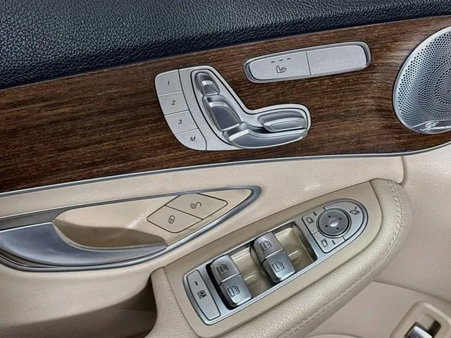 Mercedes-Benz C-Class photo 28