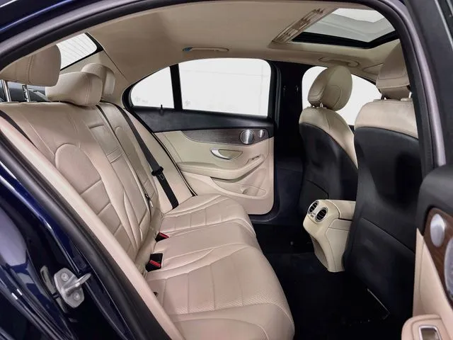 Mercedes-Benz C-Class photo 19