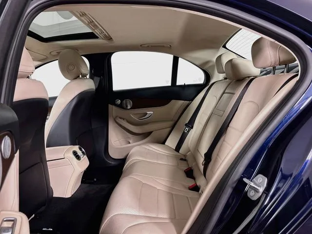 Mercedes-Benz C-Class photo 18