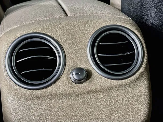 Mercedes-Benz C-Class photo 30