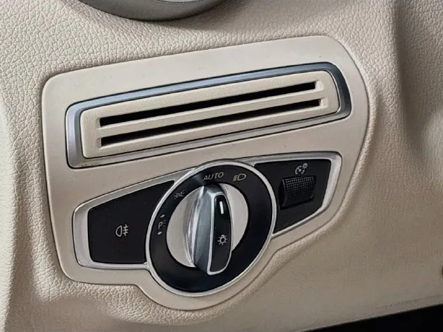 Mercedes-Benz C-Class photo 26
