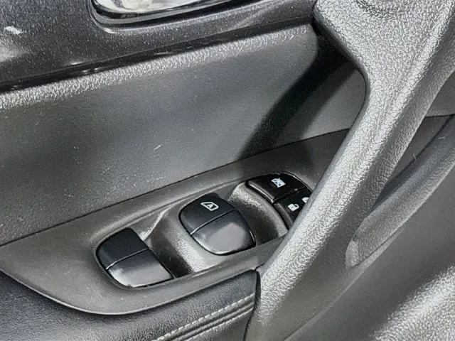 Nissan Rogue photo 28