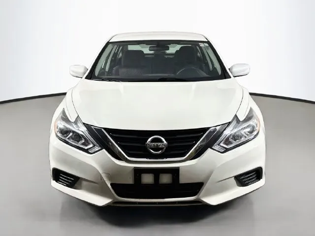 Nissan Altima photo 7