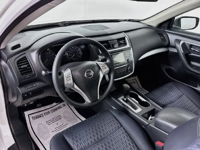 Nissan Altima photo 9