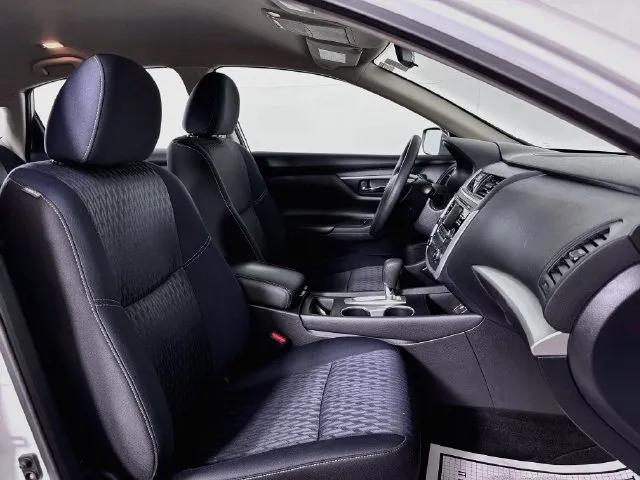 Nissan Altima photo 17