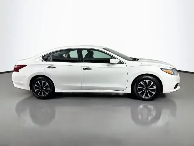 Nissan Altima photo 5