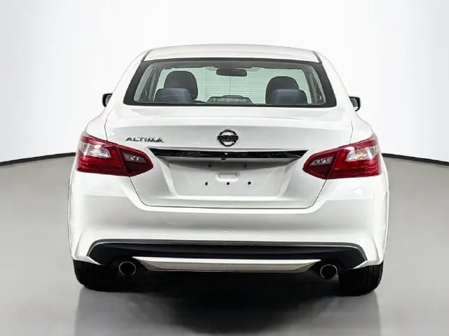 Nissan Altima photo 8