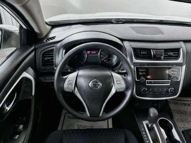 Nissan Altima photo 10