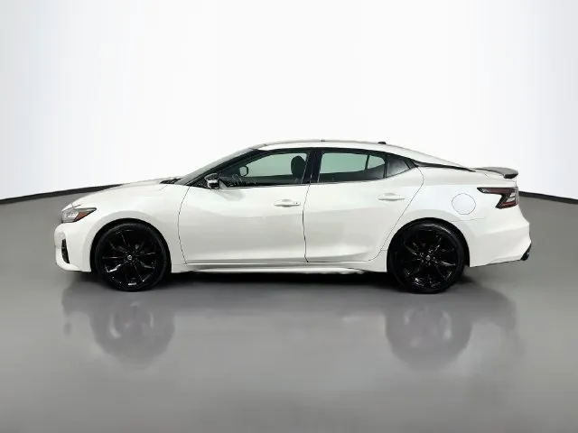 Nissan Maxima photo 2