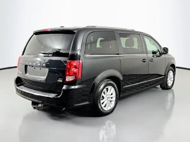 Dodge Grand Caravan photo 6