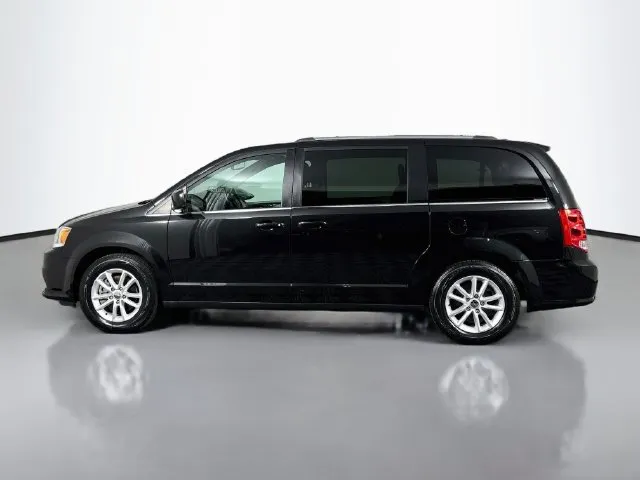 Dodge Grand Caravan photo 2