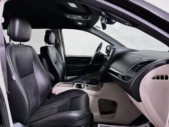 Dodge Grand Caravan photo 17