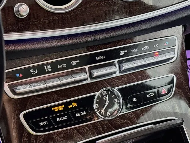 Mercedes-Benz E-Class photo 23