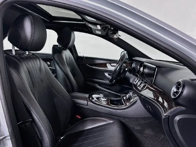 Mercedes-Benz E-Class photo 17
