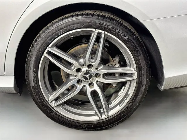Mercedes-Benz E-Class photo 33