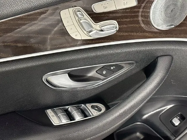 Mercedes-Benz E-Class photo 28