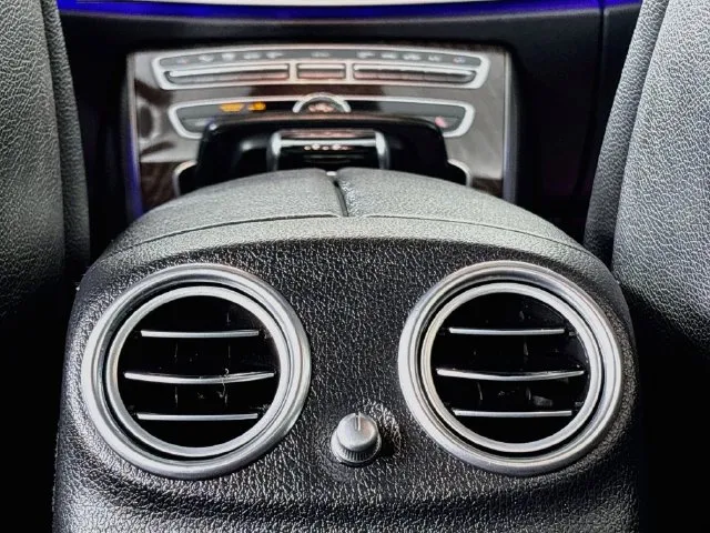 Mercedes-Benz E-Class photo 30