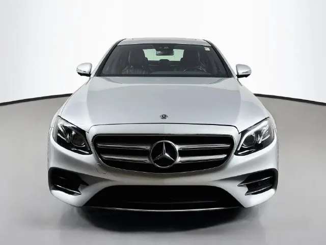 Mercedes-Benz E-Class photo 7