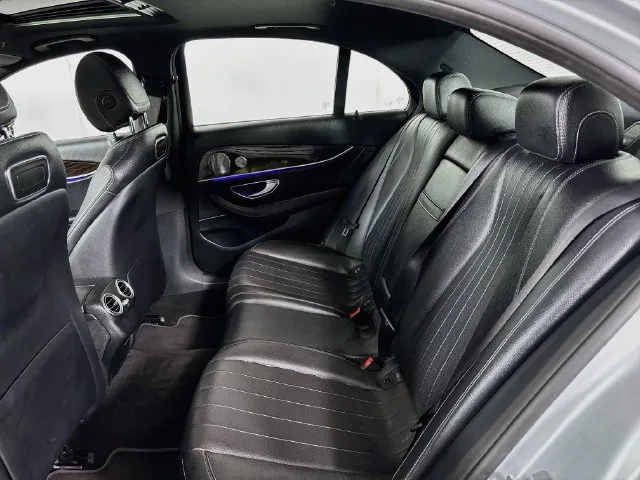 Mercedes-Benz E-Class photo 18