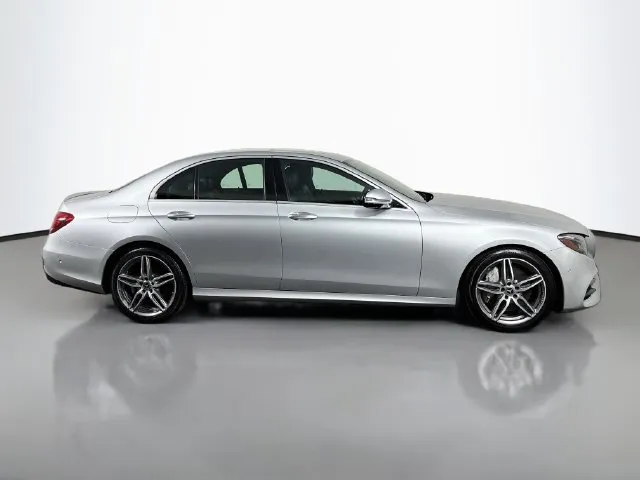Mercedes-Benz E-Class photo 5