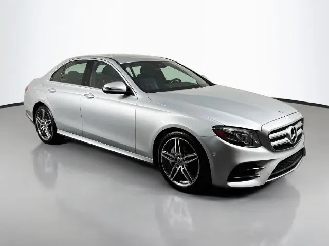 Mercedes-Benz E-Class photo 4