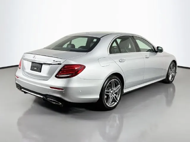 Mercedes-Benz E-Class photo 6