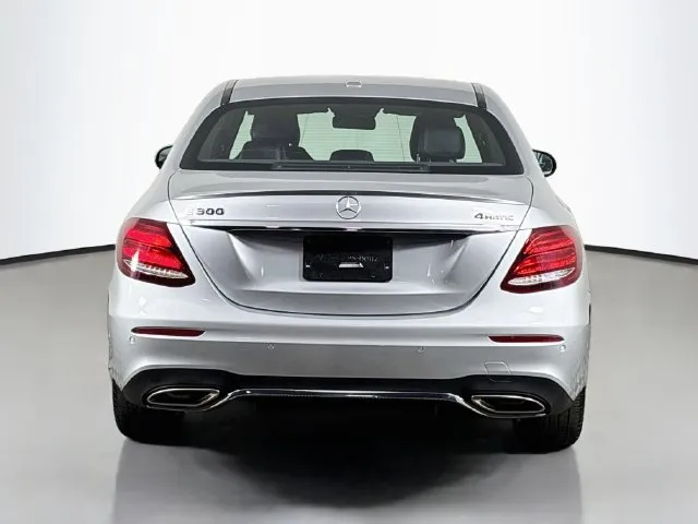 Mercedes-Benz E-Class photo 8