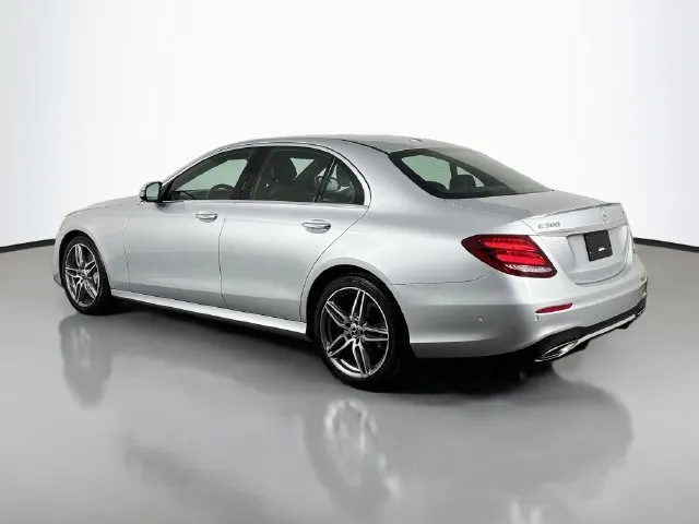 Mercedes-Benz E-Class photo 3