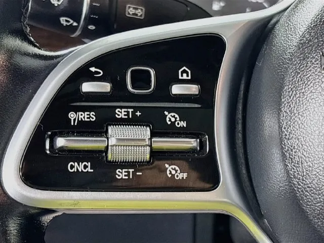 Mercedes-Benz E-Class photo 11