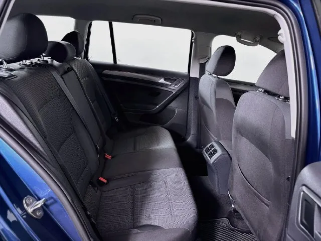 Volkswagen Golf SportWagen photo 19