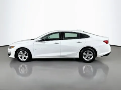 Photos of 2023 Chevrolet Malibu LT for sale in Bel Air, MD at Superior Motor Company