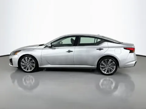 Photos of 2023 Nissan Altima 2.5 SL for sale in Bel Air, MD at Superior Motor Company