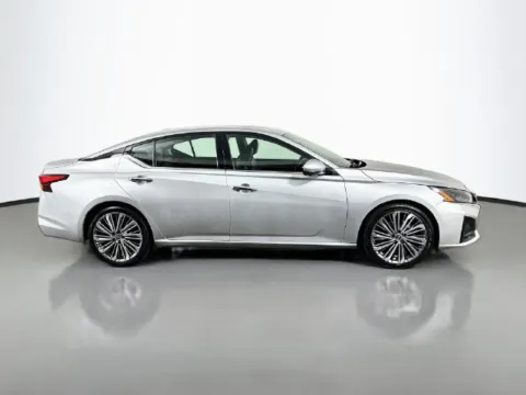 More photos of 2023 Nissan Altima 2.5 SL at Superior Motor Company, MD