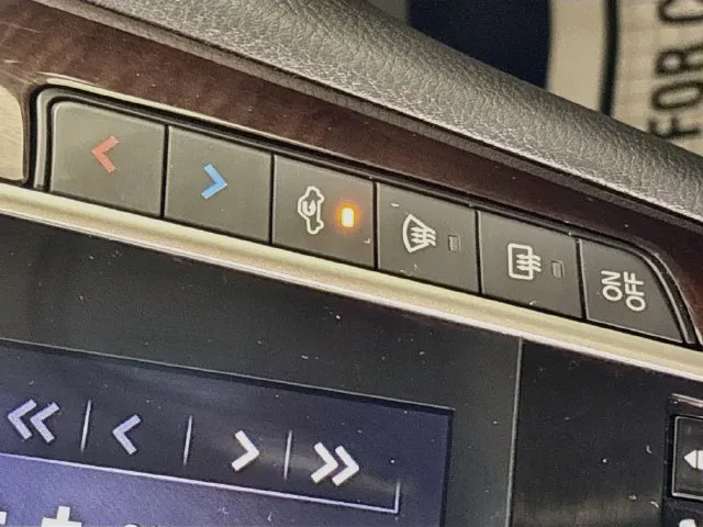 Infiniti Q50 photo 23