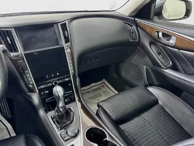 Infiniti Q50 photo 13