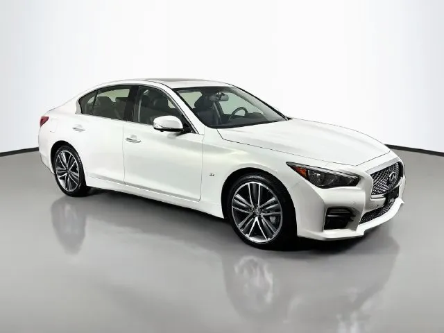 Infiniti Q50 photo 4