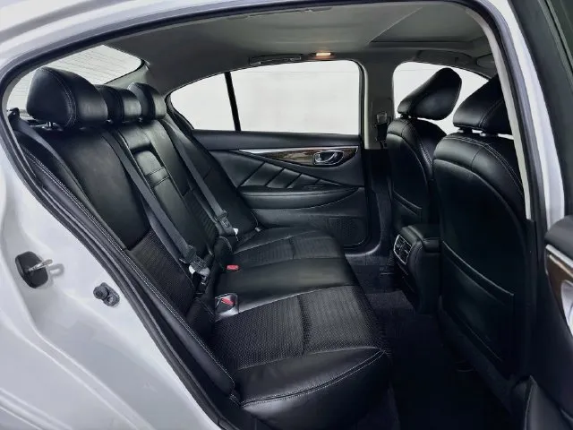 Infiniti Q50 photo 19